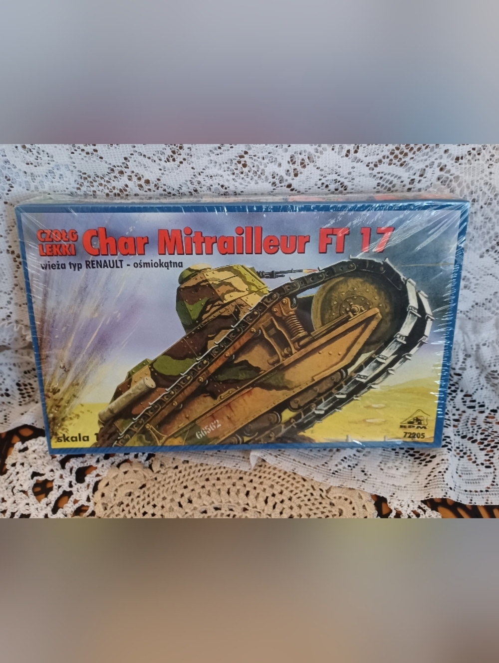 NEW SEALED CHAR MITRAILLEUR FT 17 FRENCH RENAULT 1:72 MODEL KIT RPM 72205